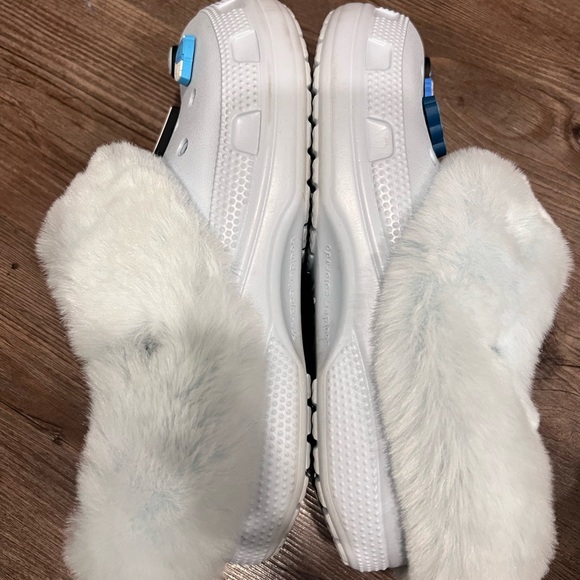 Fuzzy Crocs - Picture 5 of 7